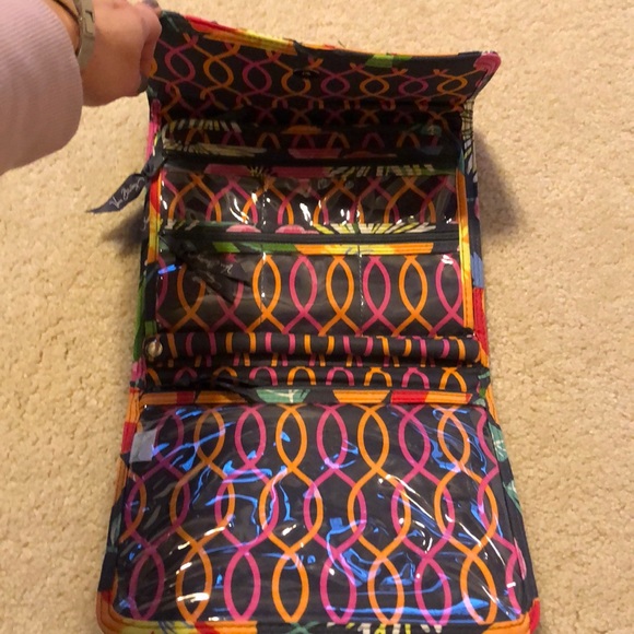 LIKE NEW!! VERA BRADLEY JEWELRY ORGANIZER - Picture 2 of 4